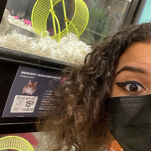 Meet your Posher, Alona